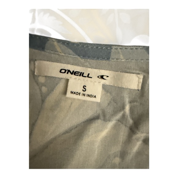 O'Neill Blue and White Floral Tropical Print Romper Size Small Ruffle Sleeve NWT - Picture 4 of 4